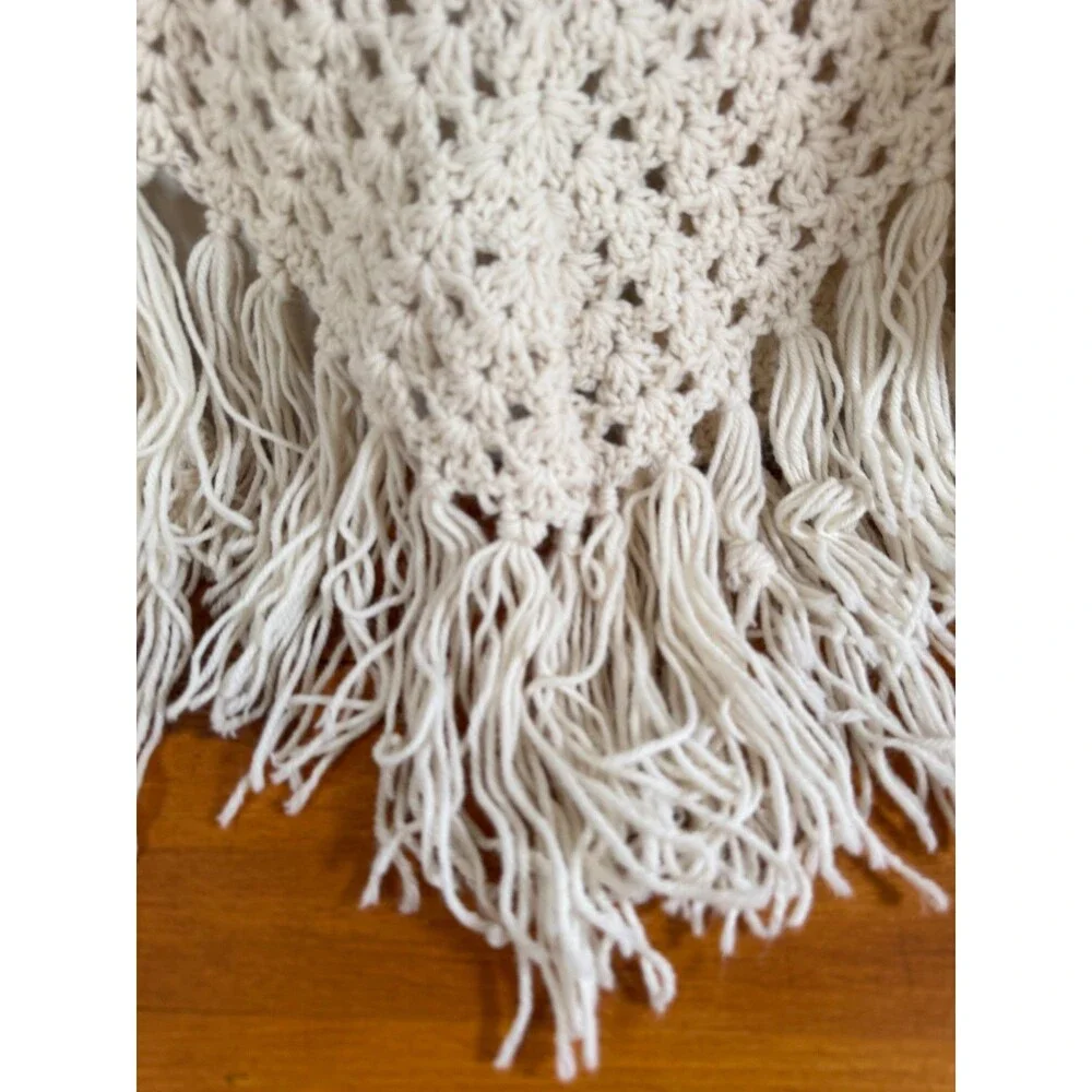 Handmade Ivory Crochet Fringe Shawl Wrap Grannycore Stevie Nicks Cottagecore - Picture 7 of 14